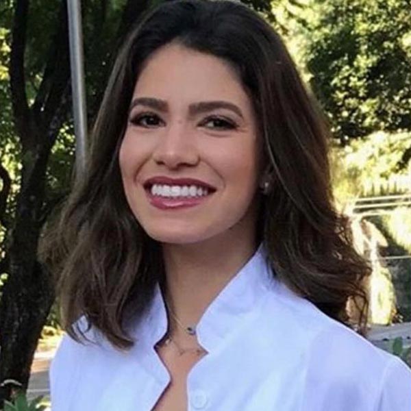 Dra. Camila - Dentista