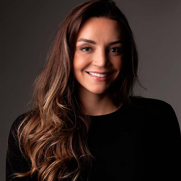 Dra. Camila - Dentista