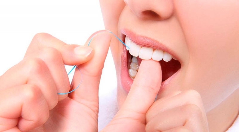 Como um adulto deve cuidar dos seus dentes?
