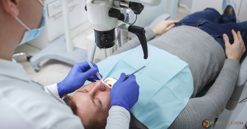 Tratamento de Canal com Microscopia Odontológica